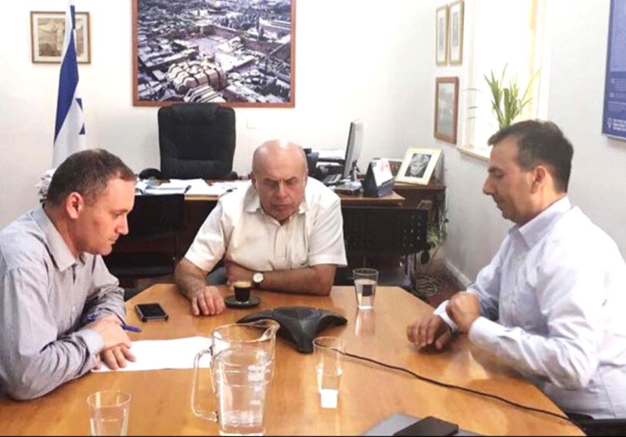 JEWISH AGENCY Chairman Natan Sharansky briefs some 200 agency emissaries around the world on the dec