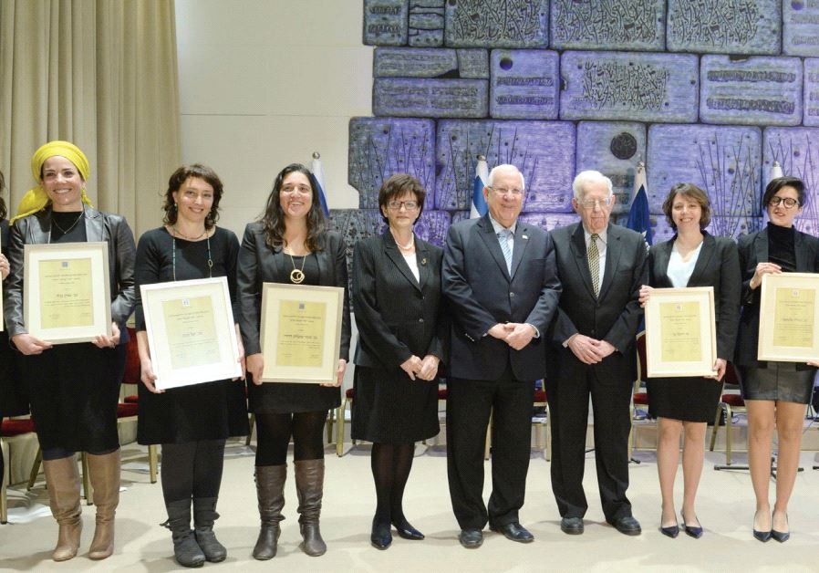 PRESIDENT REUVEN RIVLIN, flanked by retired judge Tehiya Shapira and Prof. Shlomo Avineri, poses wit