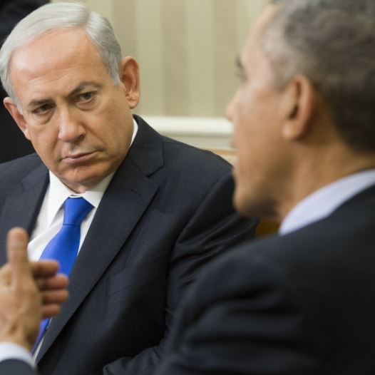 Prime Minister Benjamin Netanyahu (L) listens to US President Barack Obama in the Oval Office