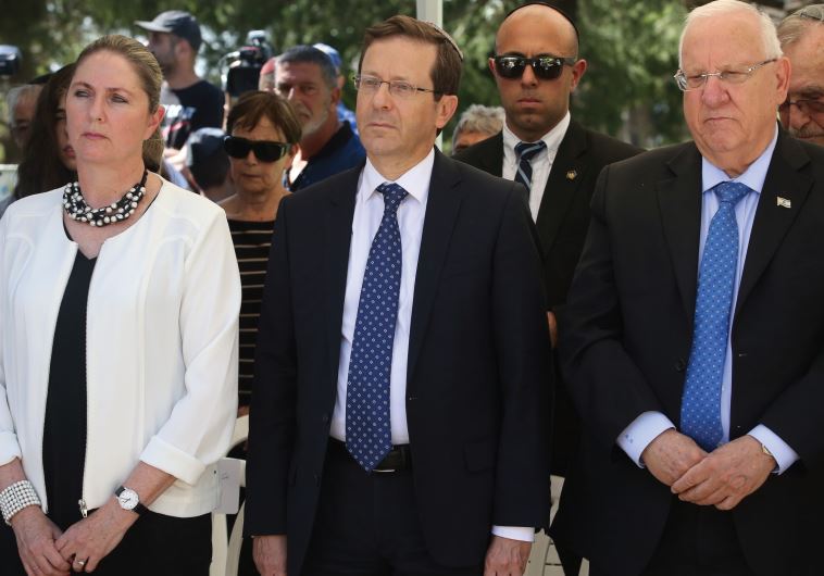 LABOR LEADER Isaac Herzog is flanked by his wife, Michal, and President Reuven Rivlin
