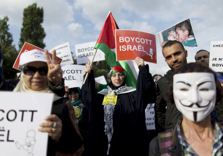 People protest at the Place de la Rotonde square in Paris against IDF operations in Gaza