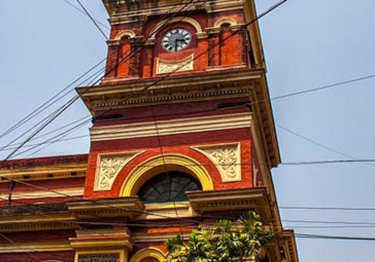 Magen David Synagogue is located at the junction of Brabourne Road and Canning Street in Kolkata.