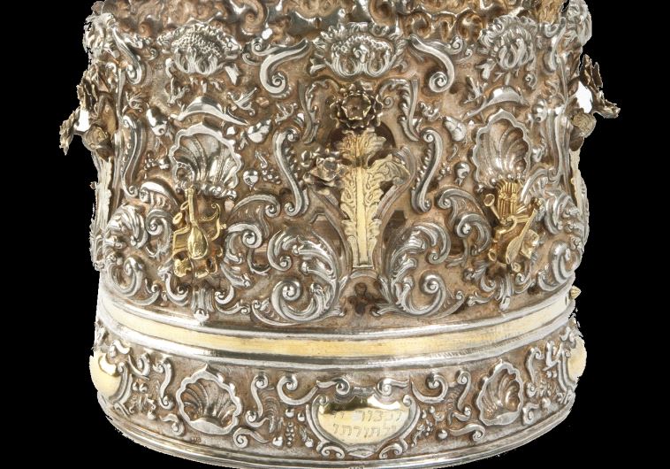 Torah crown