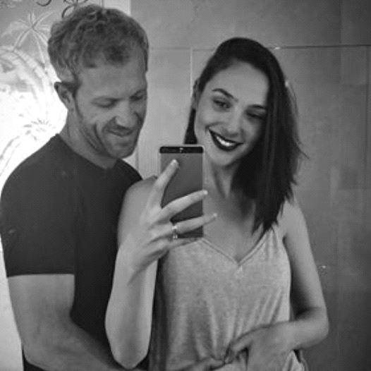 Gal Gadot anounces pregnancy 