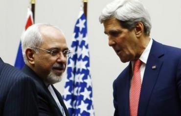 US Secretary of State Kerry shakes the hand of Iranian counterpart Zarif in Geneva, Nov 24, 2013.