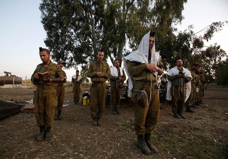 idf soldiers pray