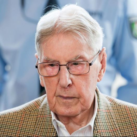 Former Nazi SS officer Reinhold Hanning appears in court in Germany