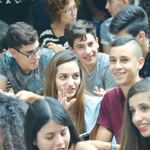 ARAB AND JEWISH STUDENTS gather on the first day of school Thursday at Jerusalem’s bilingual Max Ray