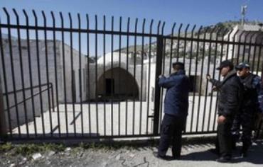PA police guard Joseph's Tomb in Nablu