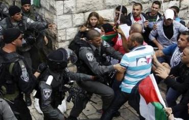 Palestinian protesters, police clash at Damascus Gate in Jerusalem on Nakba Day, May 15, 2013.