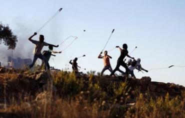 Palestinians hurl slingshots at IDF troops 