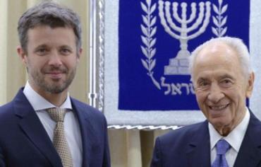 Crown Prince Frederik of Denmark with President  Shimon Peres 370