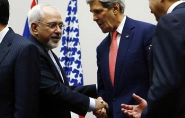 John Kerry shakes hands with Iranian Foreign Minister 