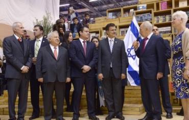 President Shimon Peres inaugurates Israeli pavilion at Guadalajara Book Fair. Nov 30, 2013