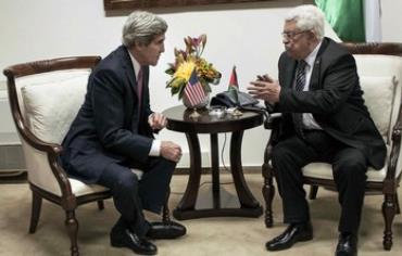 US Secretary of State John Kerry meets with PA President Mahmoud Abbas in Ramallah, January 4, 2014.