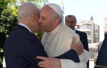 Pope Francis and Peres