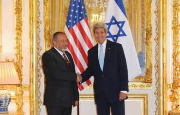 Kerry meets with Liberman in France June 26, 2014.