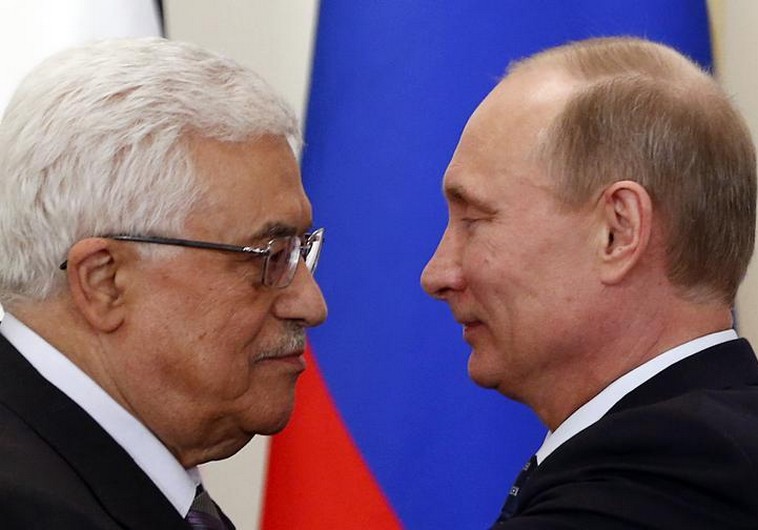 Russian President Vladimir Putin (R) and Palestinian Authority chief Mahmoud Abbas in Moscow
