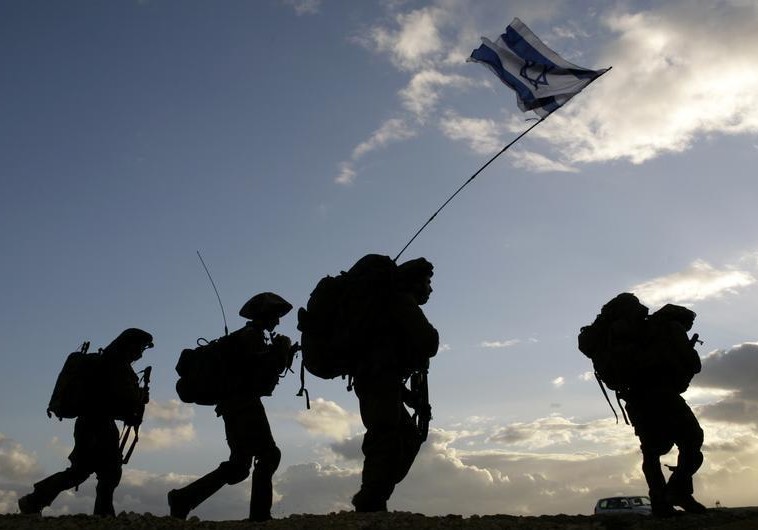 Israeli soldiers cross the Gaza border back to Israel early morning after a combat mission in Gaza