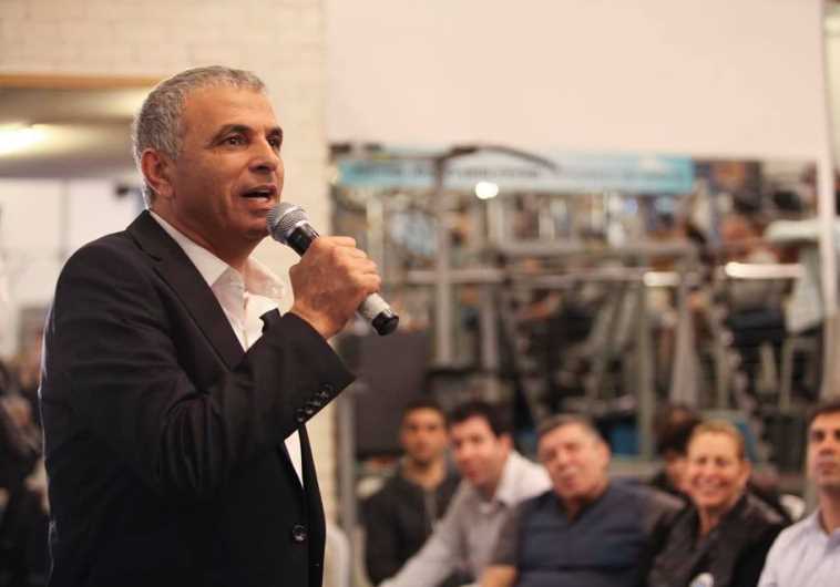 Kulanu chief Moshe Kahlon speaks to voters during a campaign stop