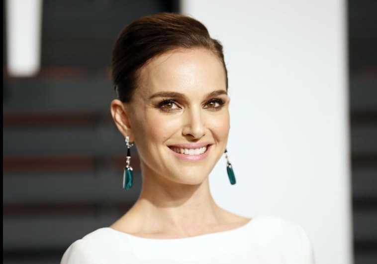 Actress Natalie Portman arrives at the 2015 Vanity Fair Oscar Party in Beverly Hills, California