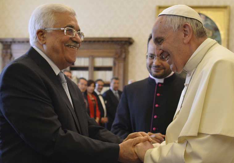 Pope Francis (R) shakes hands with Palestinian Authority chief Mahmoud Abbas in the Vatican