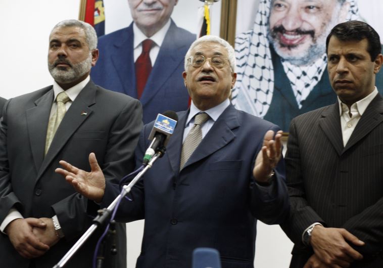 Palestinian president Abbas stands between PM Haniyeh and senior Fatah leader Dahlan in Gaza