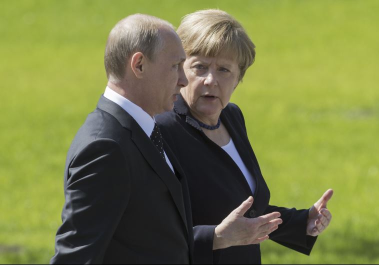 Russian President Vladimir Putin (L) listens to German Chancellor Angela Merkel 
