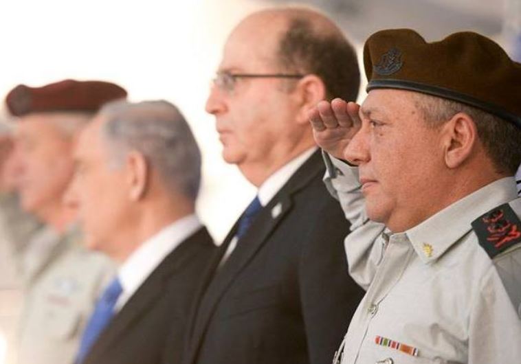 IDF chief of staff Gadi Eisenkot (R), Defense Minister Moshe Ya'alon, and PM Benjamin Netanyahu
