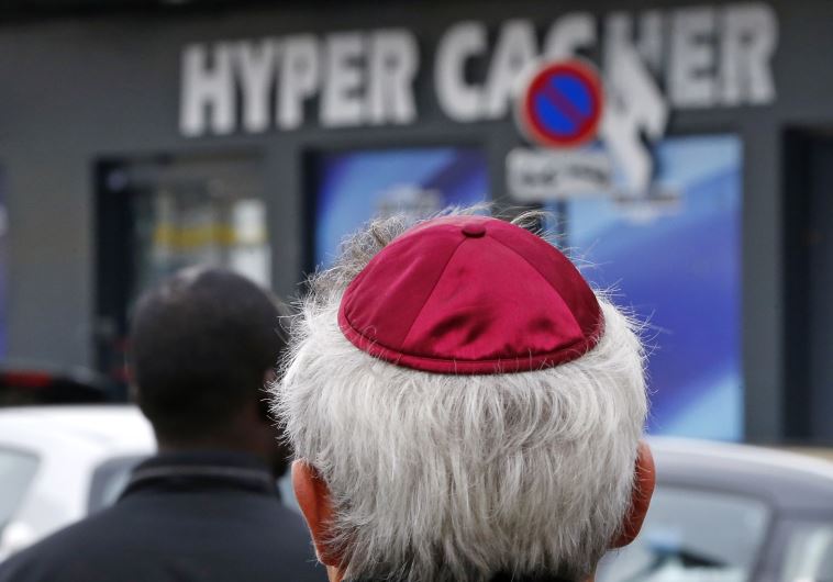 People pay tribute to the victims of a hostage taking outside the Hyper Cacher kosher marketr
