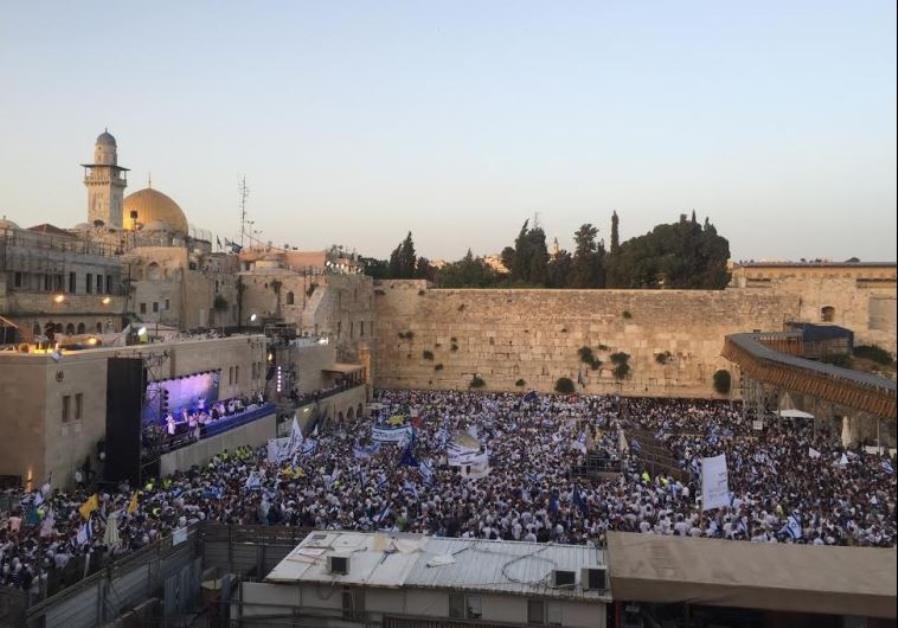 30,000 flock to Old City for Jerusalem Day