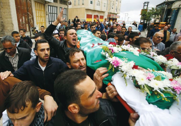 Palestinians mourn