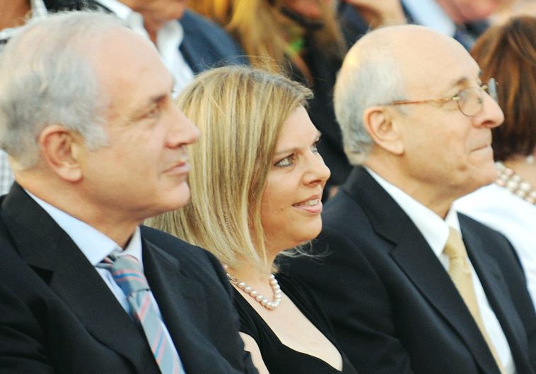 Attorney Yitzhak Molcho (right) sits with Prime Minister Benjamin Netanyahu and his wife Sara (MOSHE MILNER / GPO)
