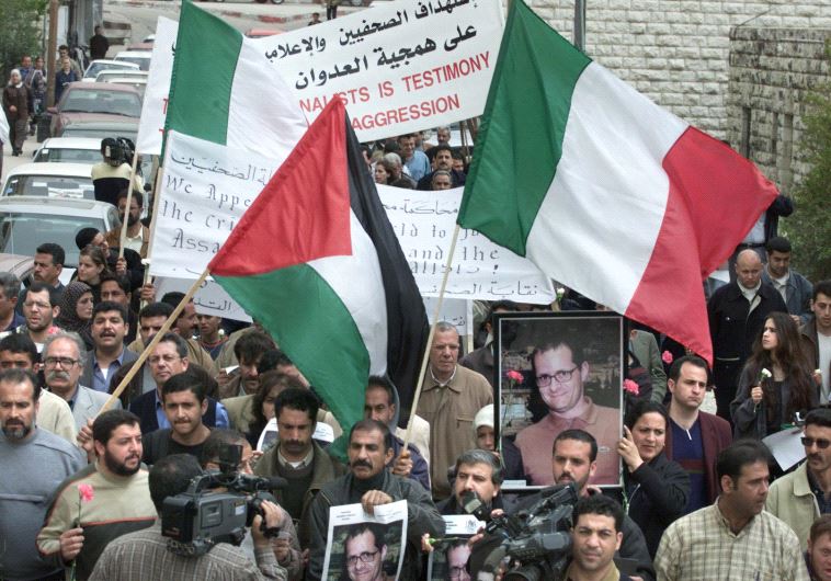 Palestinian and Italian flags during a march in Italy.