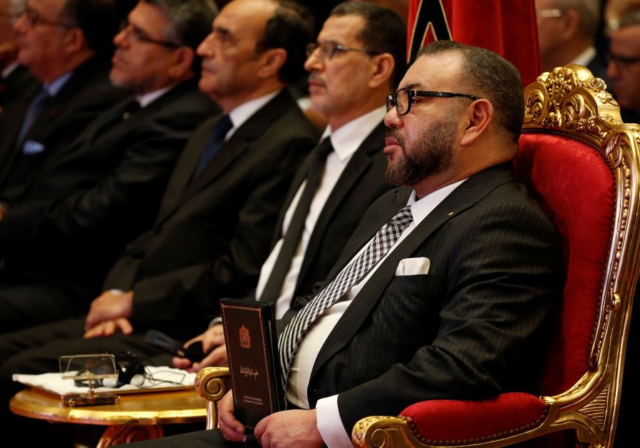 Morocco's King Mohammed VI (R) attends a signing ceremony with the Niger