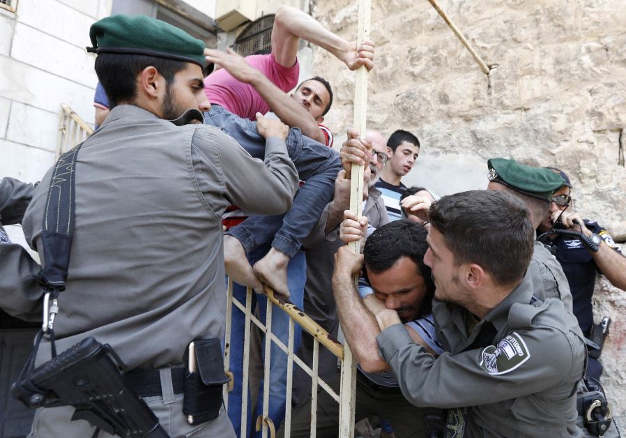 IDF police and Palestinians in Hebron