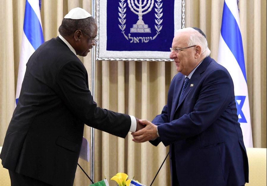 President Reuven Rivlin accepts the credentials of Tanzania's new ambassador to Israel, June 15 2017. (MARK NEYMAN/GPO)