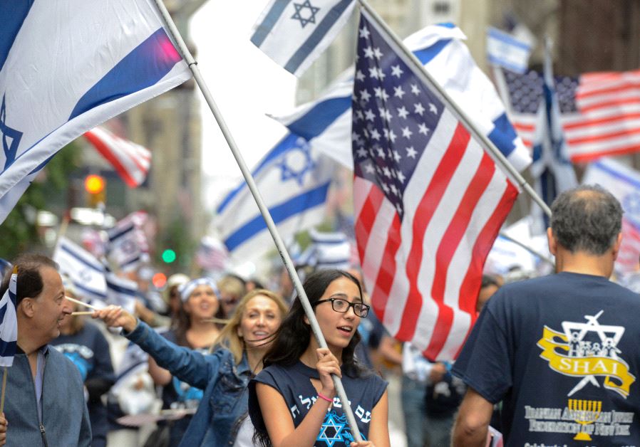 People participate in the "Celebrate Israel" parade along 5th Ave. in New York City, US, June 4, 2017. (Reuters/Stephanie Keith)
