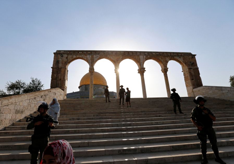 Israeli security forces stand at the compound known to Muslims as Noble Sanctuary and to Jews as Temple Mount, after Israel removed all security measures it had installed at the compound, and Palestinians entered the compound in Jerusalem's Old City July 27, 2017. (Reuters)