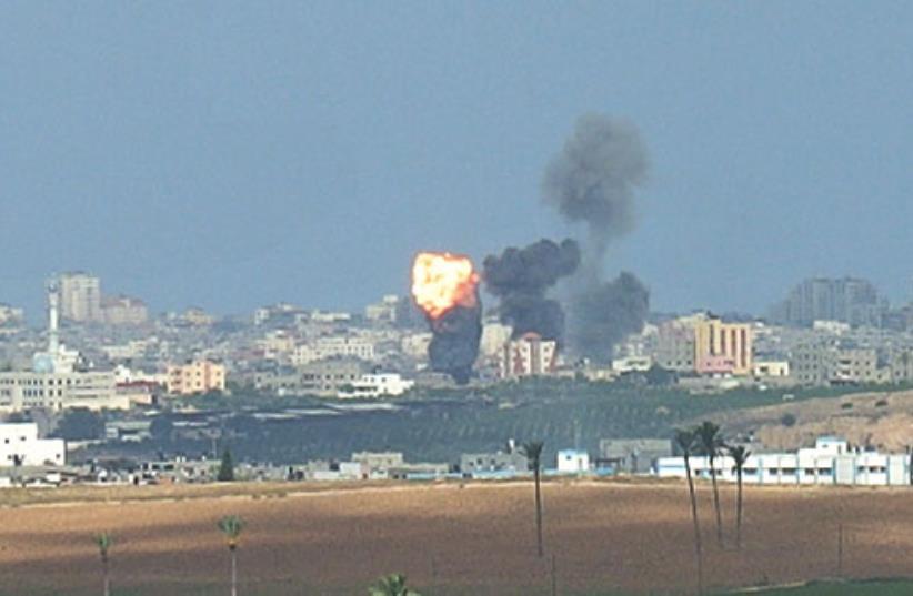 Explosion in Gaza Strip Beit Hanoun (photo credit: SETH J. FRANTZMAN)