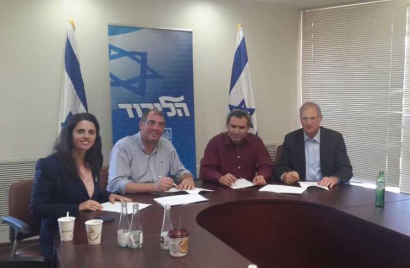 Likud and Bayit Yehudi sign coalition agreement (photo credit: BAYIT YEHUDI)