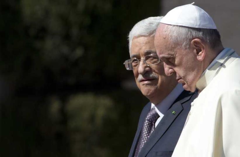 Pope Francis (R) meets PA President Mahmoud Abbas in Bethlehem May 25, 2014. (photo credit: REUTERS)