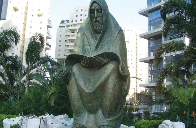 The 'Prayer' monument in Ramat Gan, in memory of the Jews who were killed in the ‘Farhud’ Pogrom in Iraq. (photo credit: Wikimedia Commons)