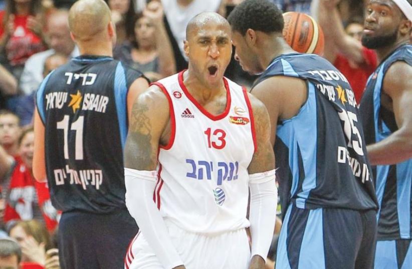 Bracey Wright, who scored 20 points to lead Hapoel Jerusalem to an 88-68 win over Hapoel Eilat and a first championship in club history (photo credit: DANNY MARON)