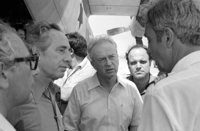 Then-prime minister Yitzhak Rabin (C) and then-defense minister Shimon Peres (2nd L) greet hostages rescued from Entebbe back in Israel (photo credit: IDF SPOKESMAN'S OFFICE/URI HERTZL TZHIK/IDF ARCHIV)