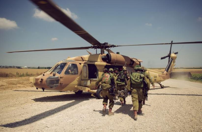 IDF soldiers in the Paratrooper Brigades take part in an evacuation drill (photo credit: IDF SPOKESPERSON'S UNIT)