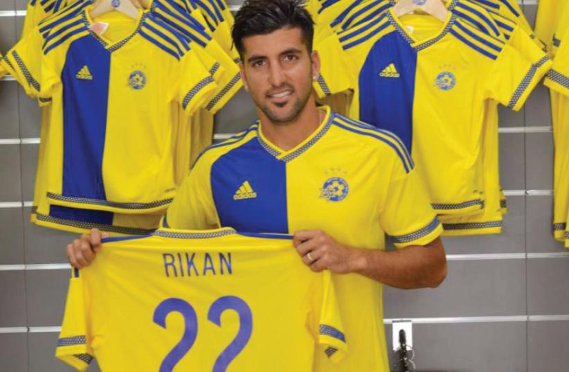 Maccabi Tel Av iv made its second signing of the summer yesterday, bringing in midfielder Avi Rikan. (photo credit: MACCABI TEL AVIV WEBSITE)