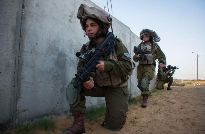 IDF soldiers in the co-ed Caracal Battalion (photo credit: IDF SPOKESPERSON'S UNIT)