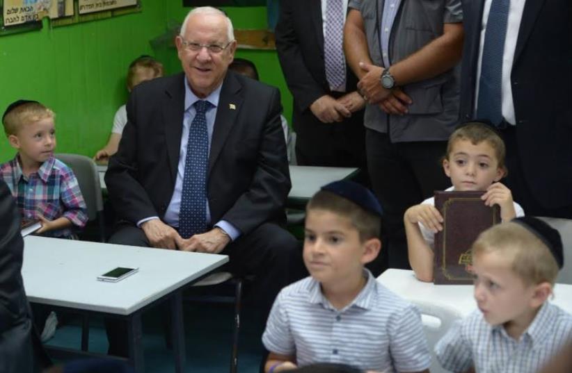 Rivlin at Haredi school in Jerusalem, August 16, 2015 (photo credit: AMOS BEN GERSHOM, GPO)