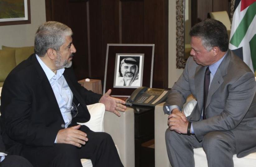 Hamas political bureau chief Khaled Mashaal (L) meets with Jordan's King Abdullah in Amman (photo credit: REUTERS)
